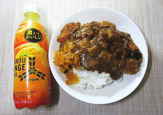 ボンカレーゴールド（中辛）チキンカツカレーにしてみました。