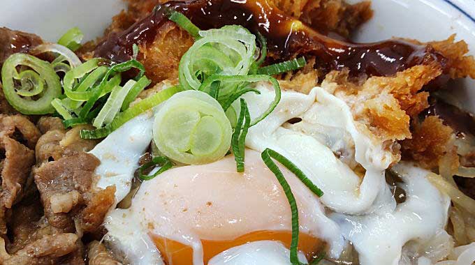 牛すき焼きとチキンカツの合い盛り