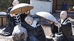 日野左衛門門前石枕