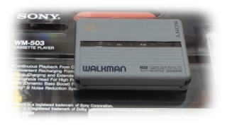 1987年（昭和62年）発売のウオークマンWM-503